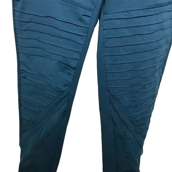 Aerie Blue Athletic Cropped Leggings Medium - Picture 9 of 9